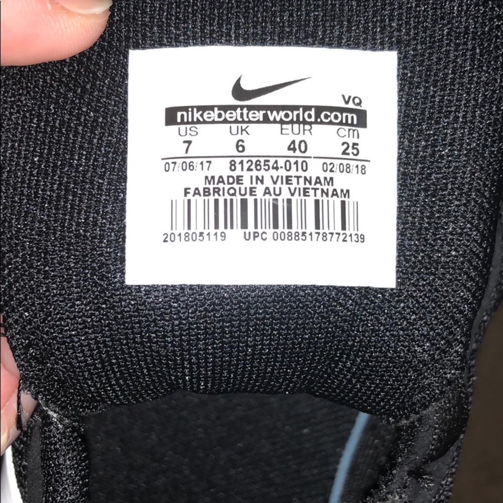 Brand new black and white Nike shoes 7M 8.5W - Picture 4 of 8